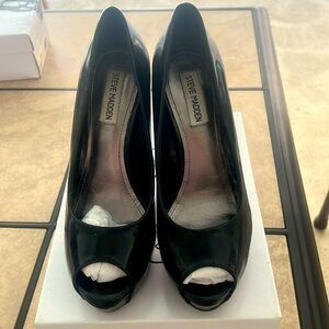 Steve Madden Black Patent heels. Size 9